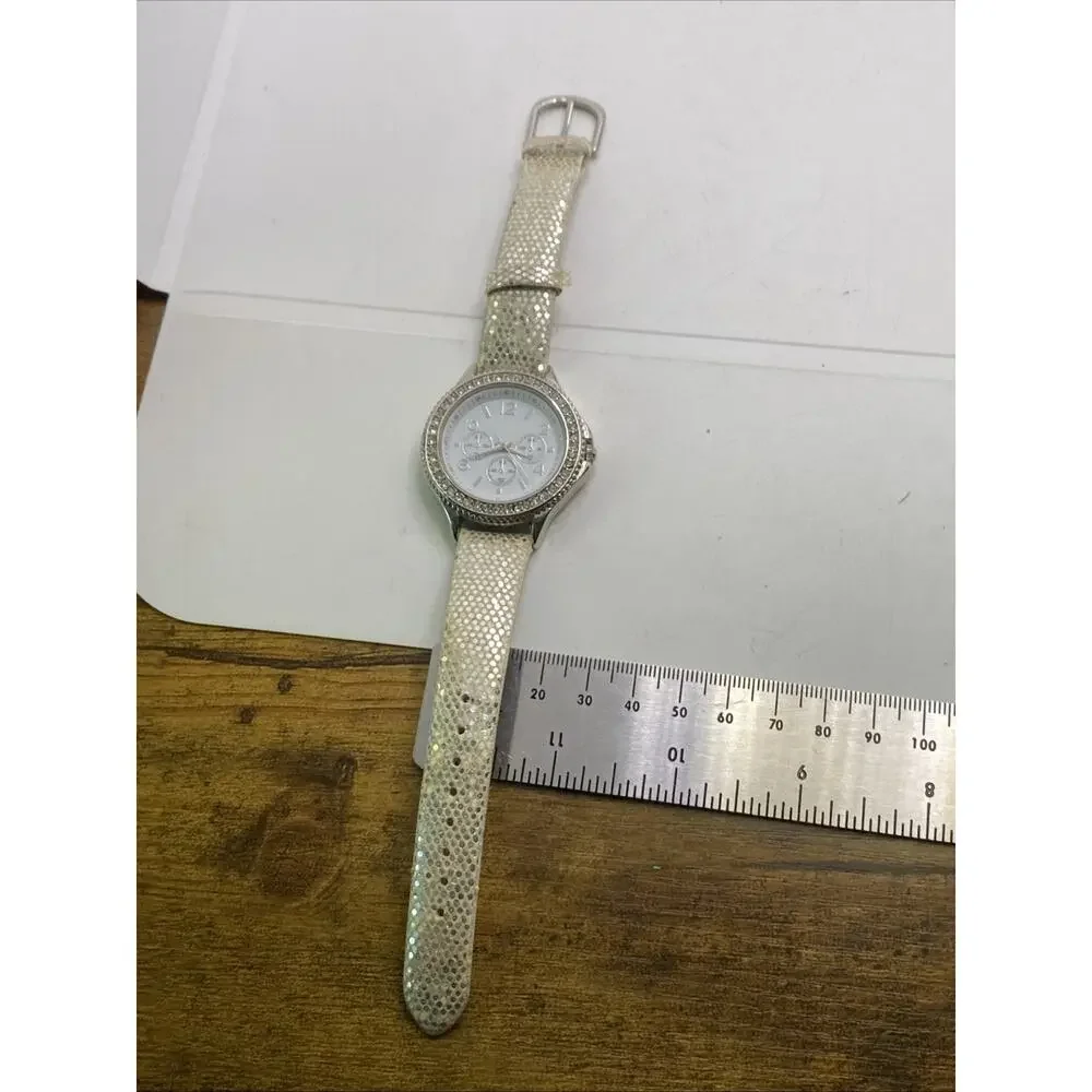 Womens Vintage Silver Tone Watch Works New Battery